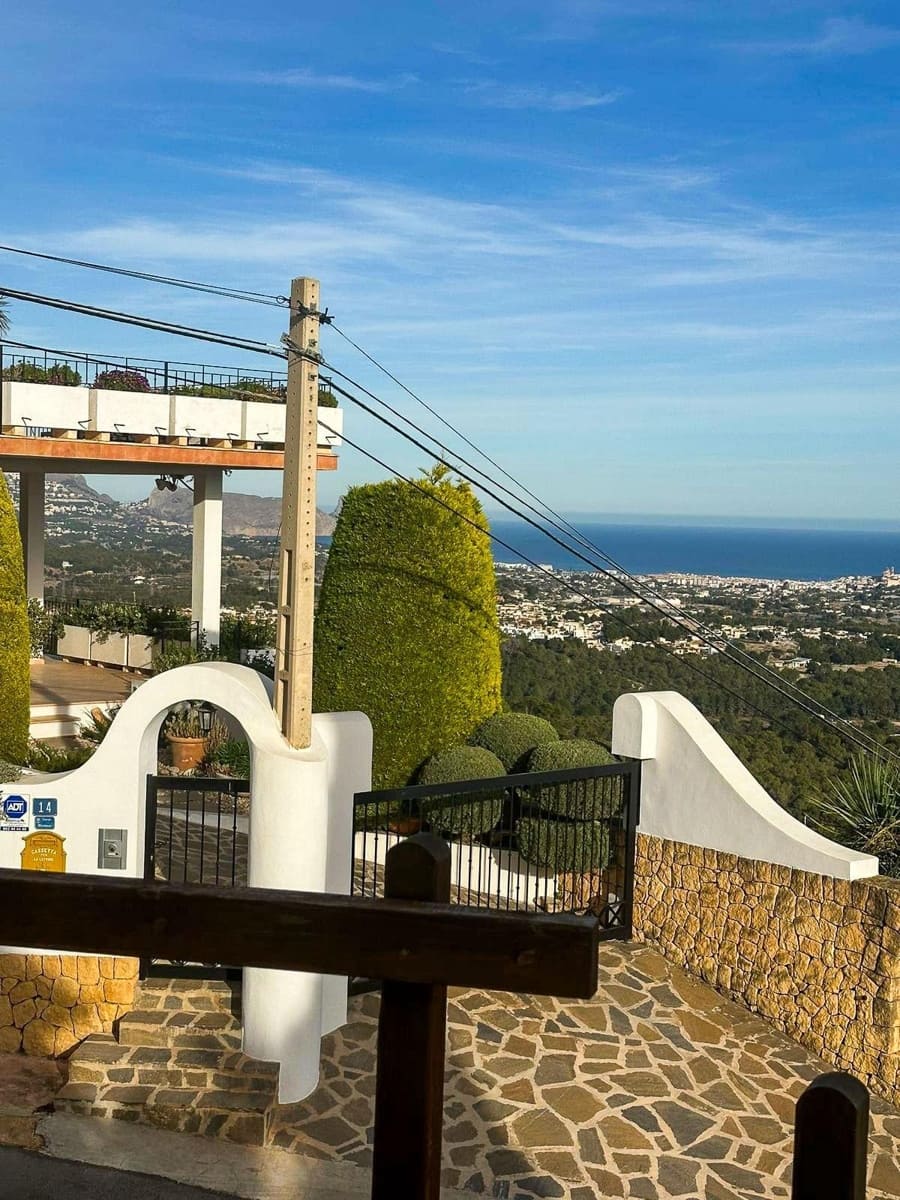 3 slaapkamer Villa te koop in Alfaz del Pi / L'Alfas del Pi met zwembad garage - € 1.210.000 (Ref: 9457817)