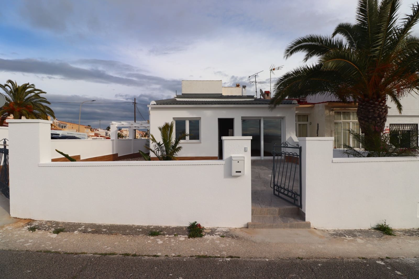 3 sypialnia Bungalow na sprzedaż w Ciudad Quesada z basenem garażem - 249 000 € (Ref: 9564176)