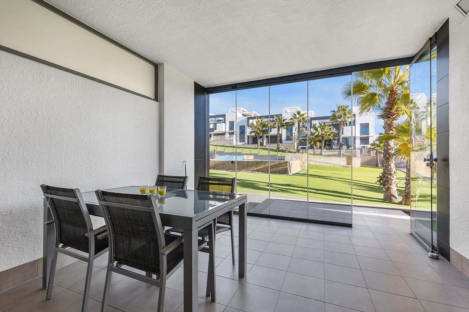 2 soveværelse Lejlighed til salg i Punta Prima med swimmingpool garage - € 274.900 (Ref: 9582938)