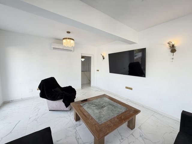 6 soveværelse Villa til salg i Villamartin, Orihuela med swimmingpool garage - € 695.000 (Ref: 9586794)
