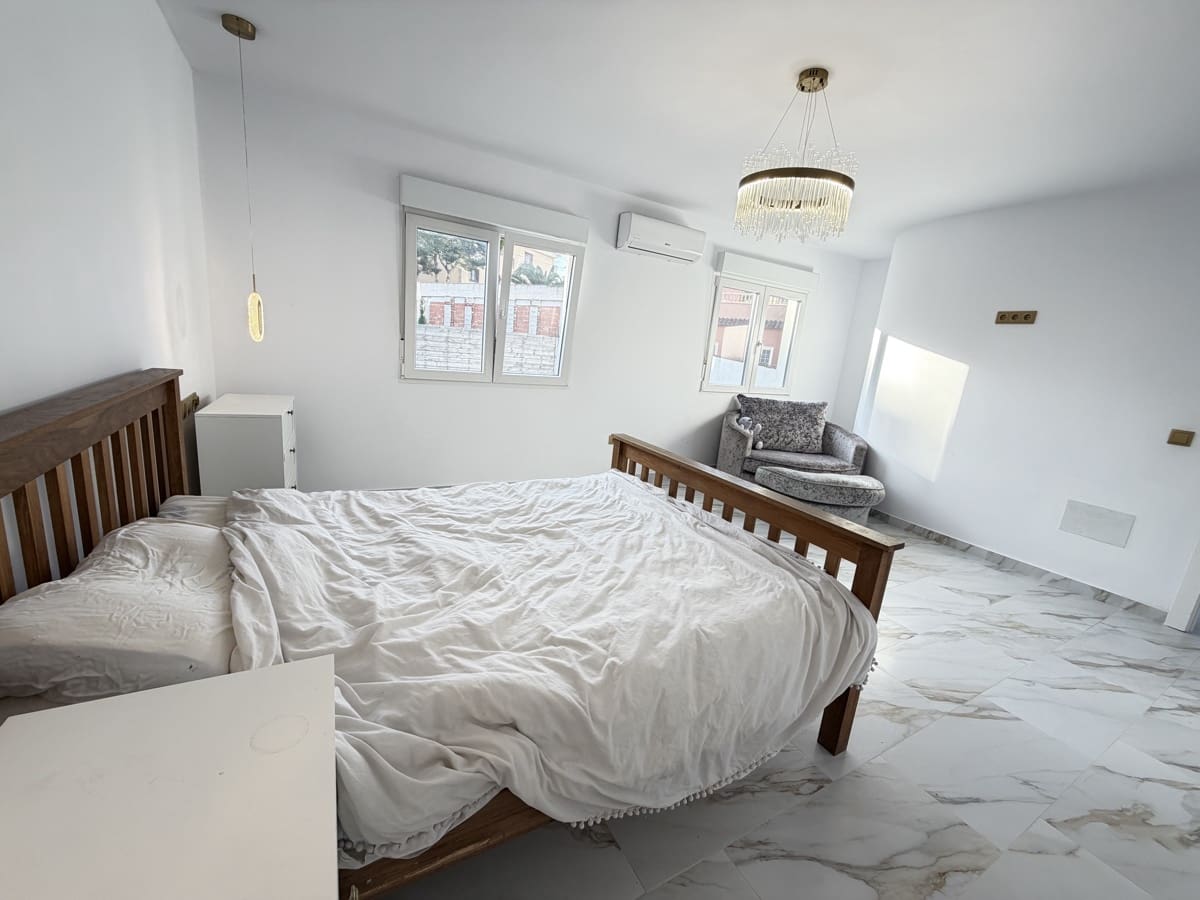 6 soveværelse Villa til salg i Villamartin med swimmingpool garage - € 695.000 (Ref: 9586794)