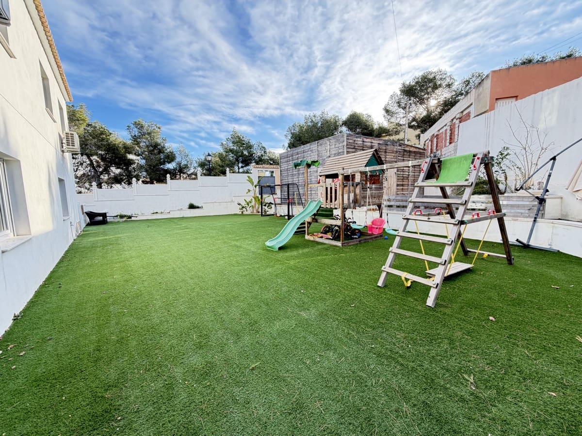6 soveværelse Villa til salg i Villamartin med swimmingpool garage - € 695.000 (Ref: 9586794)