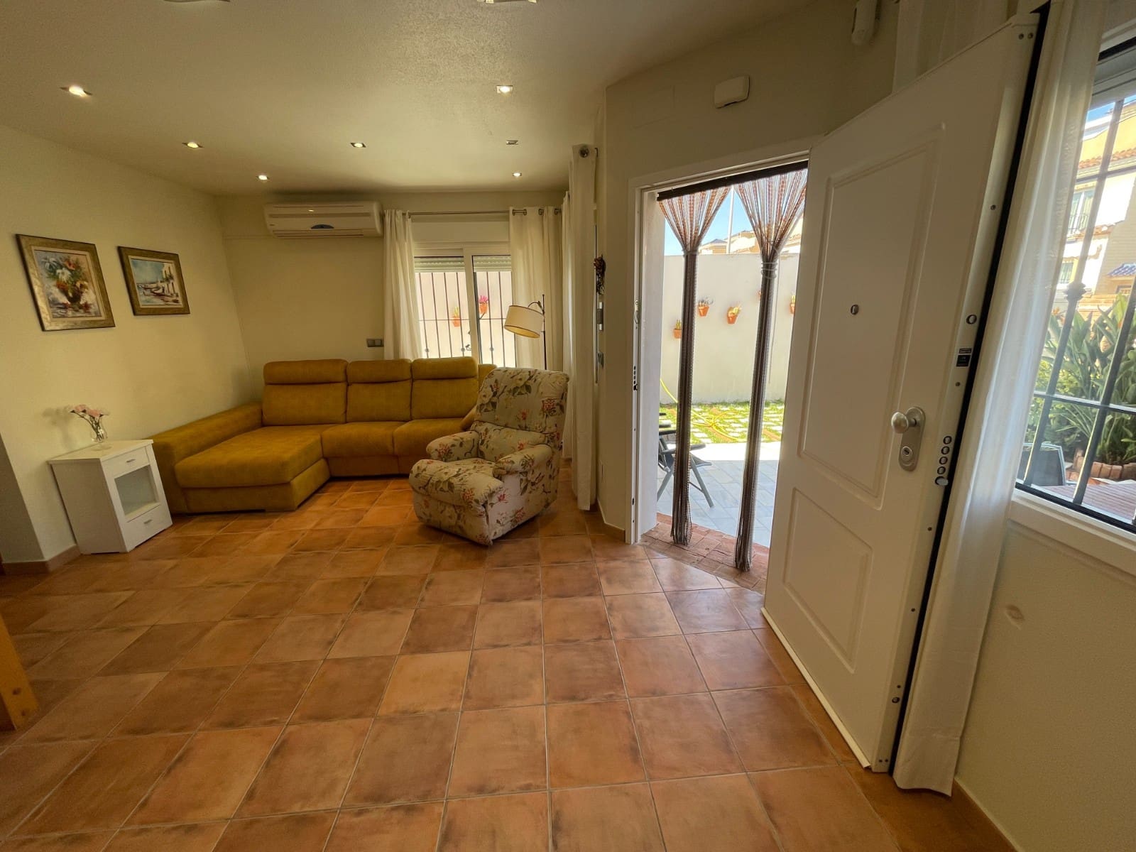Casa de 4 habitaciones en Torre de la Horadada en venta con garaje - 435.000 € (Ref: 9634055)