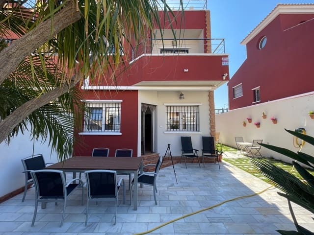 Casa de 4 habitaciones en Torre de la Horadada, Pilar de la Horadada en venta con garaje - 435.000 € (Ref: 9634055)