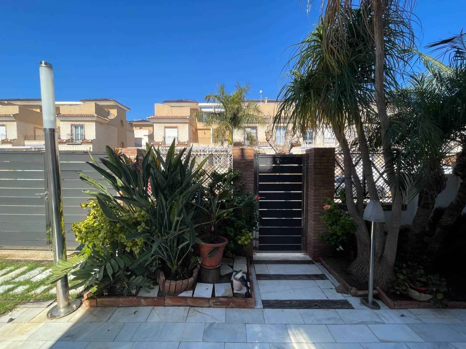 Casa de 4 habitaciones en Torre de la Horadada en venta con garaje - 435.000 € (Ref: 9634055)
