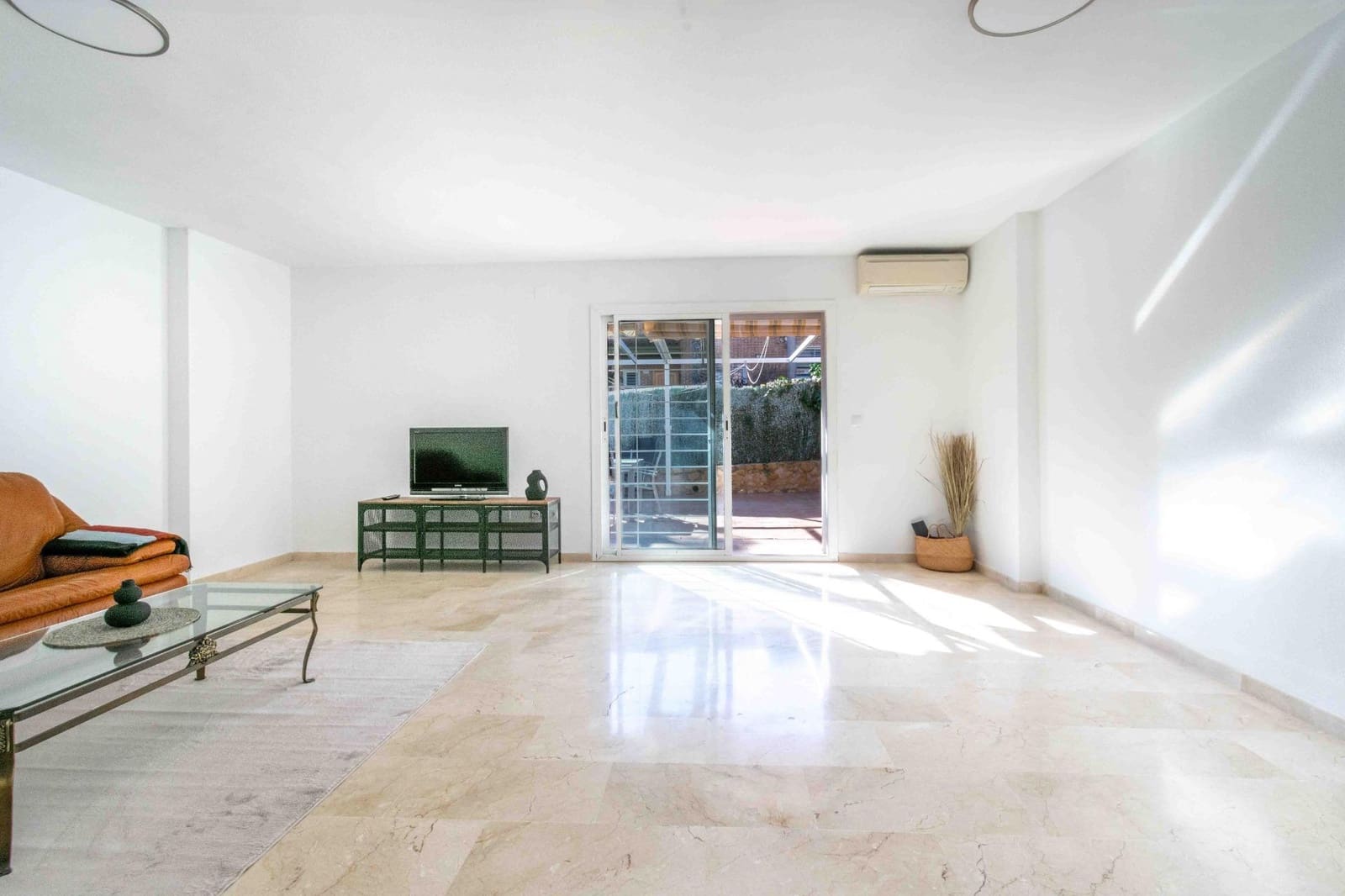 3 sypialnia Dom szeregowy na sprzedaż w Alfaz del Pi / L'Alfas del Pi z basenem garażem - 459 800 € (Ref: 9634247)