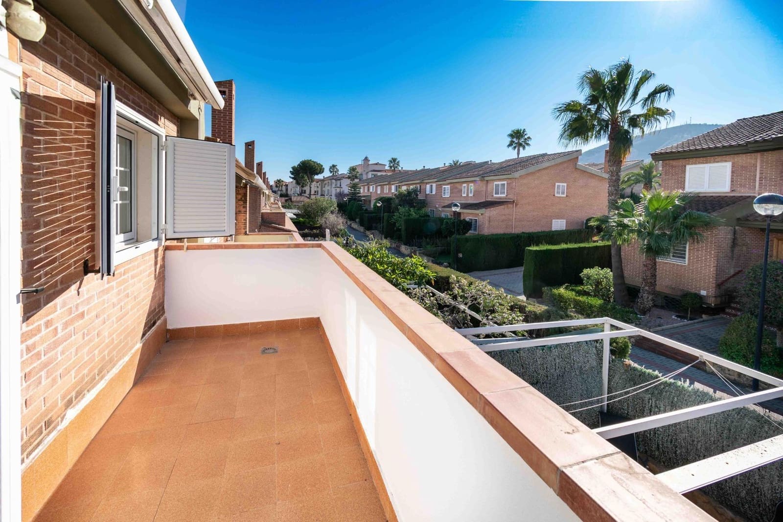 3 sypialnia Dom szeregowy na sprzedaż w Alfaz del Pi / L'Alfas del Pi z basenem garażem - 459 800 € (Ref: 9634247)