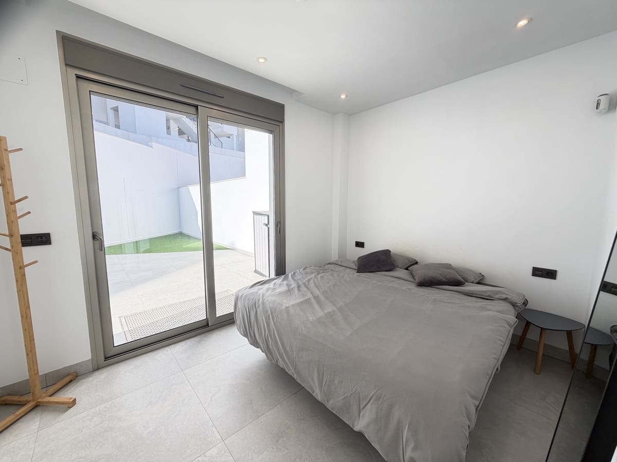 4 soveværelse Villa til salg i Villamartin med swimmingpool garage - € 525.000 (Ref: 9649767)