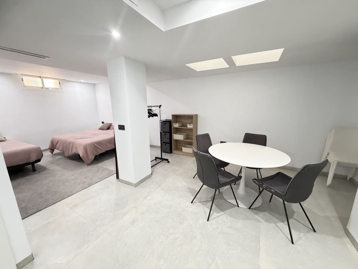 4 soveværelse Villa til salg i Villamartin med swimmingpool garage - € 525.000 (Ref: 9649767)