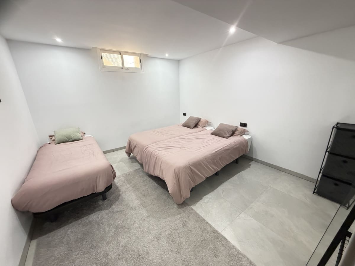 4 soveværelse Villa til salg i Villamartin med swimmingpool garage - € 525.000 (Ref: 9649767)