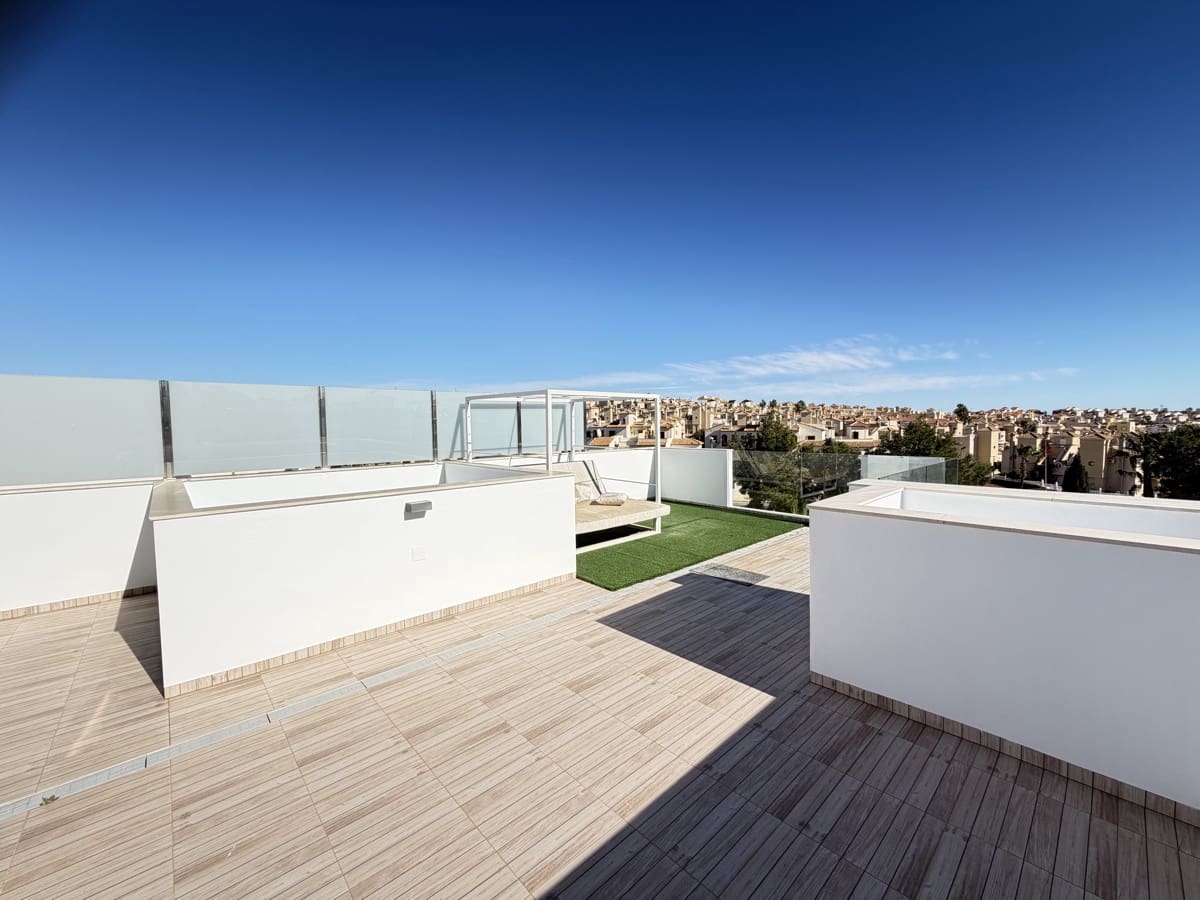 4 soveværelse Villa til salg i Villamartin med swimmingpool garage - € 525.000 (Ref: 9649767)
