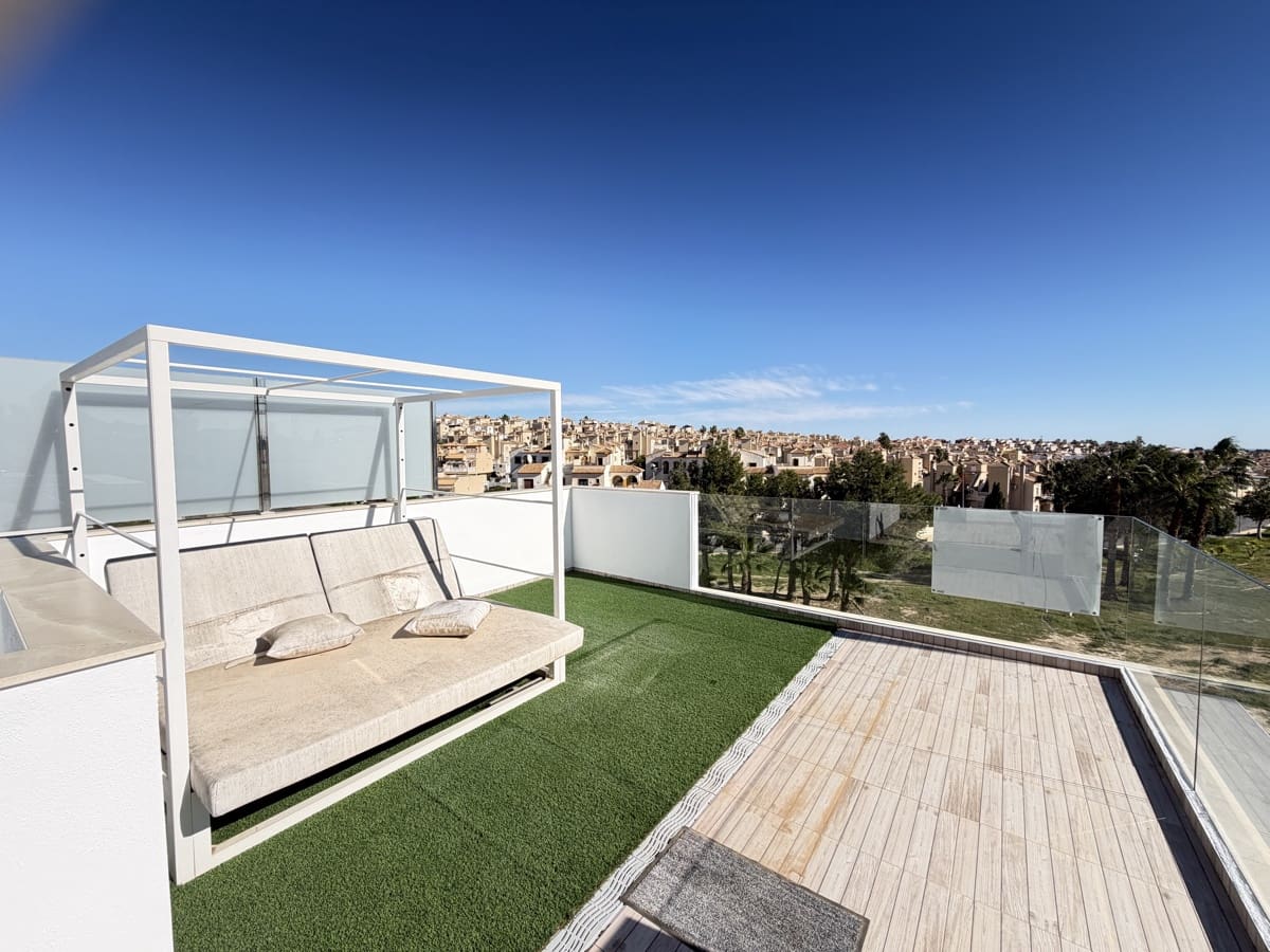 4 soveværelse Villa til salg i Villamartin med swimmingpool garage - € 525.000 (Ref: 9649767)