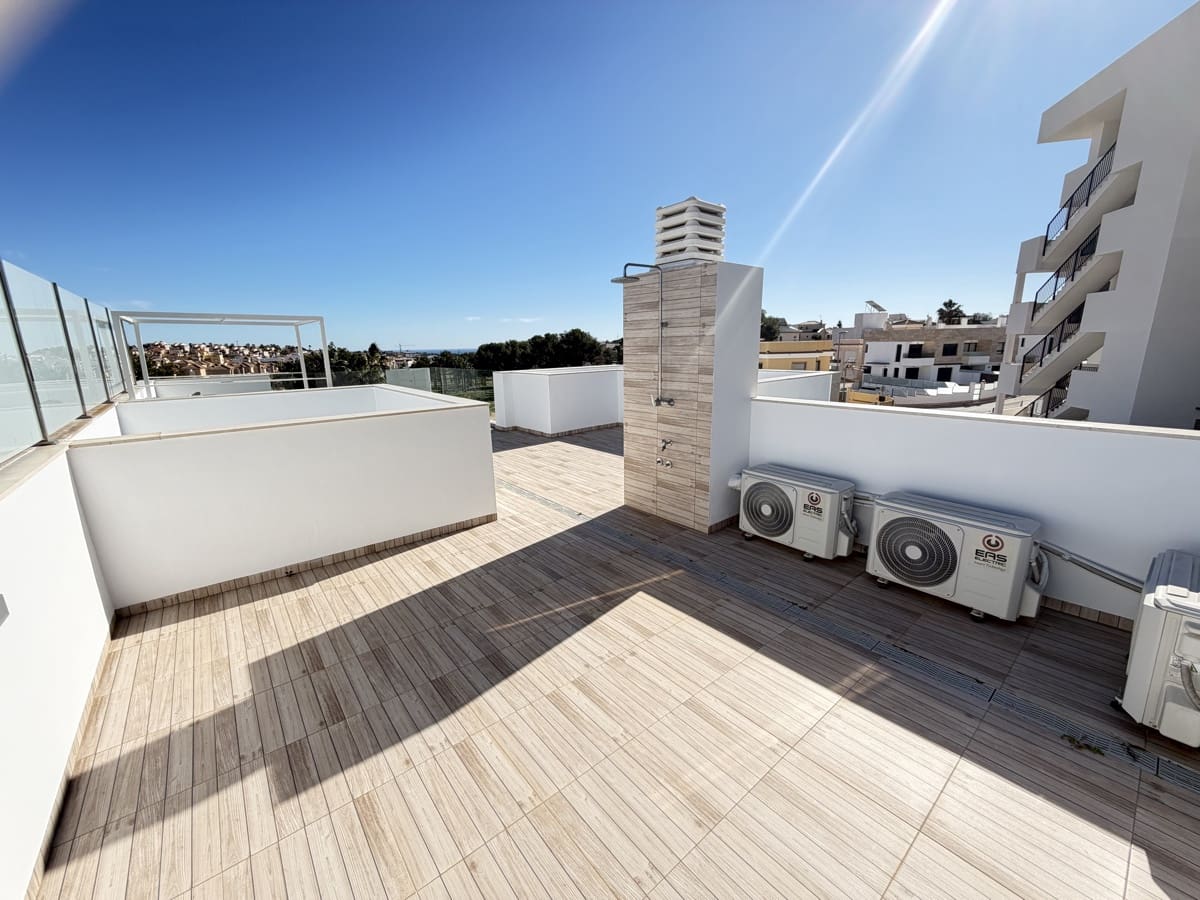 4 soveværelse Villa til salg i Villamartin med swimmingpool garage - € 525.000 (Ref: 9649767)