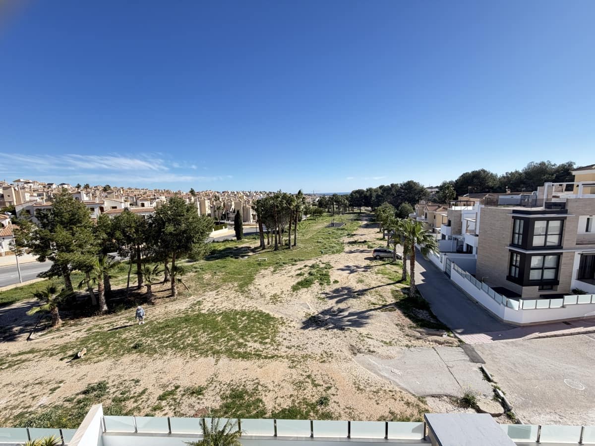 4 soveværelse Villa til salg i Villamartin med swimmingpool garage - € 525.000 (Ref: 9649767)