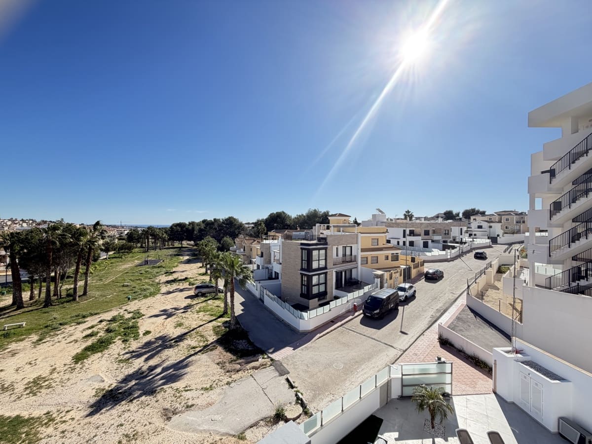 4 soveværelse Villa til salg i Villamartin med swimmingpool garage - € 525.000 (Ref: 9649767)