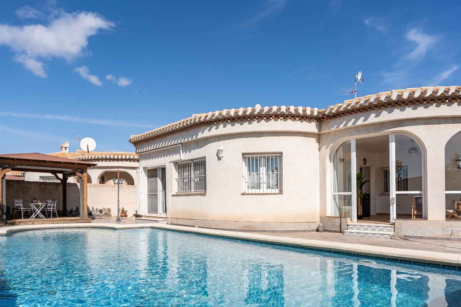 3 sovrum Villa till salu i Orihuela Costa med pool garage - 560 000 € (Ref: 9686413)