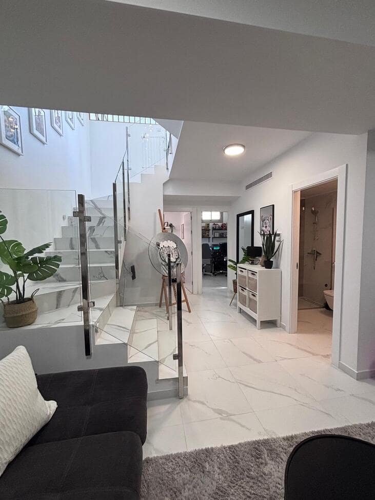 5 soverom Villa til salgs i Villamartin med svømmebasseng garasje - € 595 000 (Ref: 9707512)