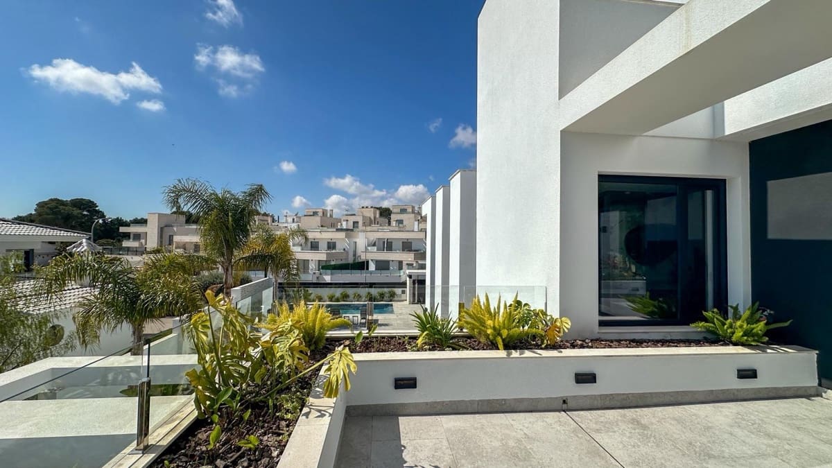 4 sovrum Villa till salu i Villamartin med pool garage - 2 950 000 € (Ref: 9752320)
