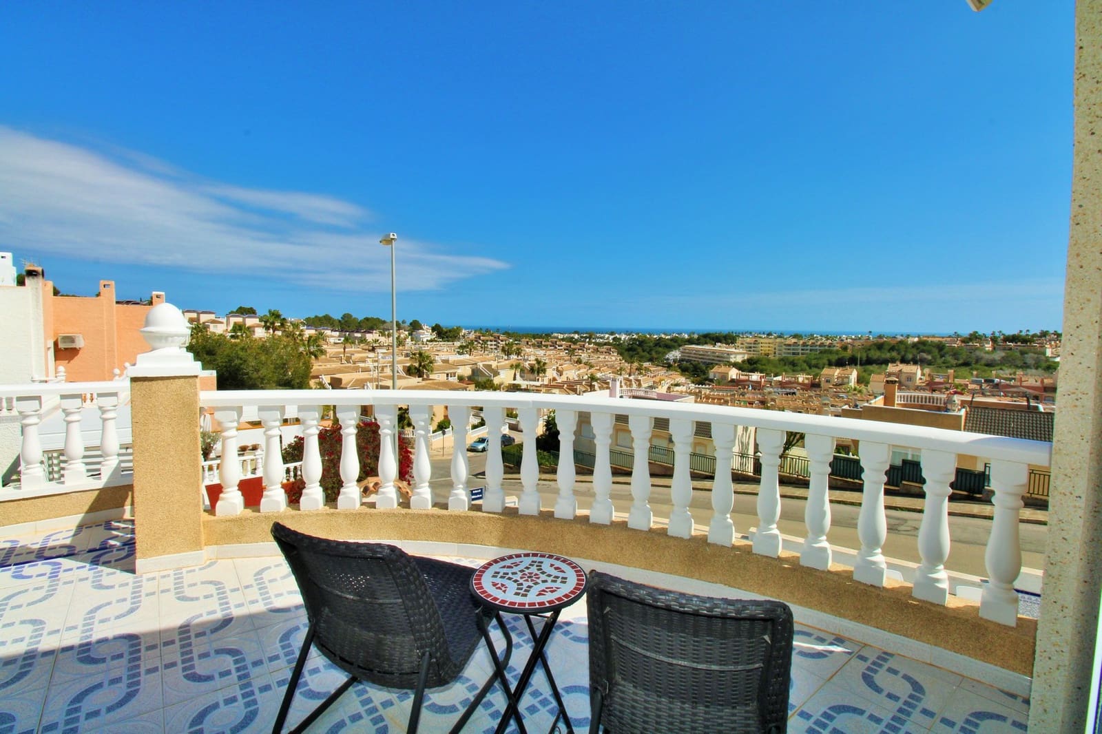 3 soveværelse Villa til salg i Villamartin med swimmingpool garage - € 479.000 (Ref: 9778120)