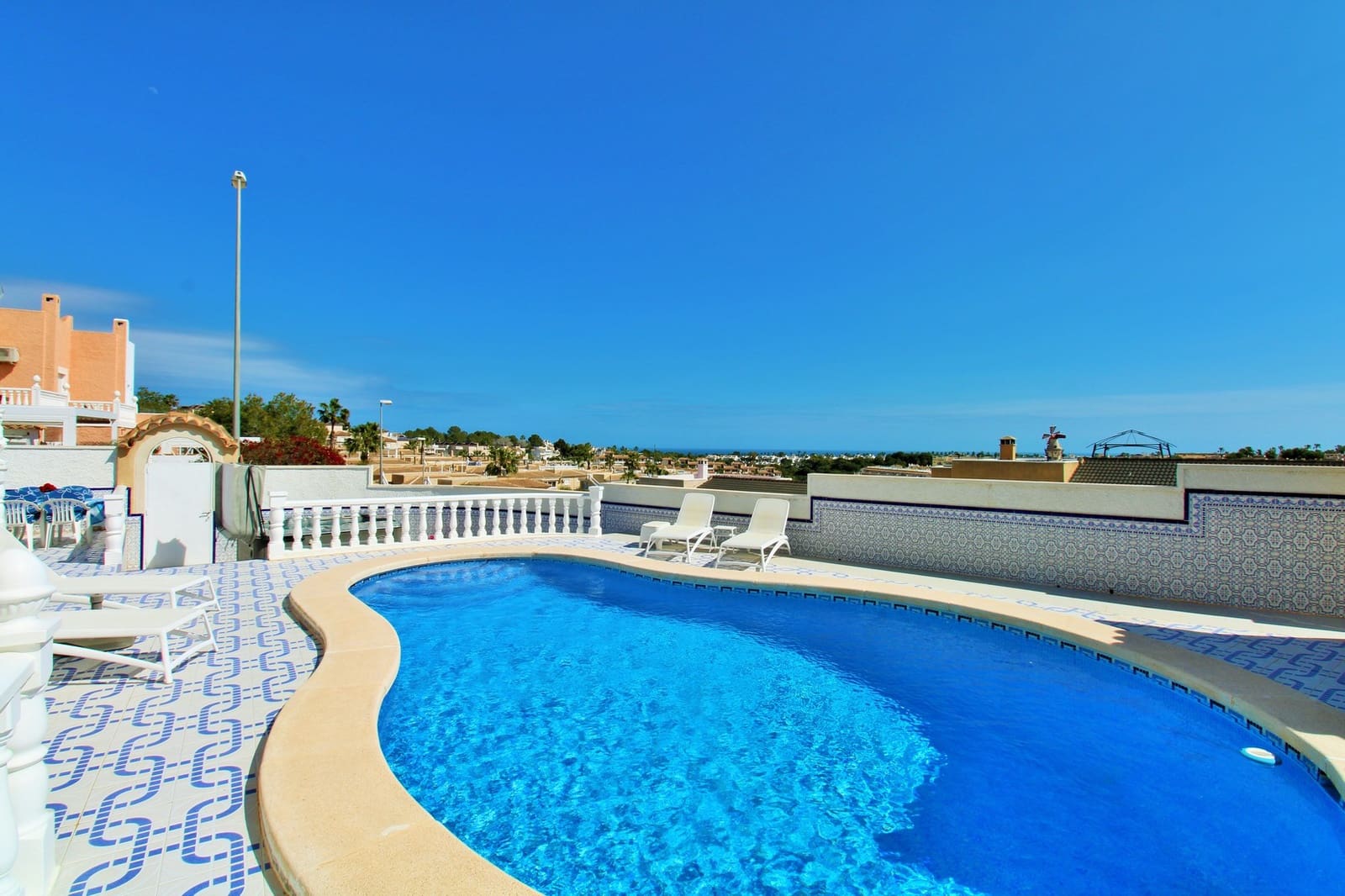 3 soveværelse Villa til salg i Villamartin med swimmingpool garage - € 479.000 (Ref: 9778120)