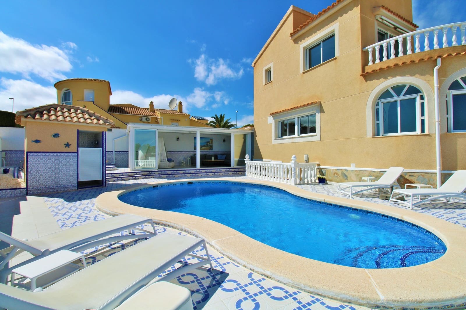 3 soveværelse Villa til salg i Villamartin med swimmingpool garage - € 479.000 (Ref: 9778120)