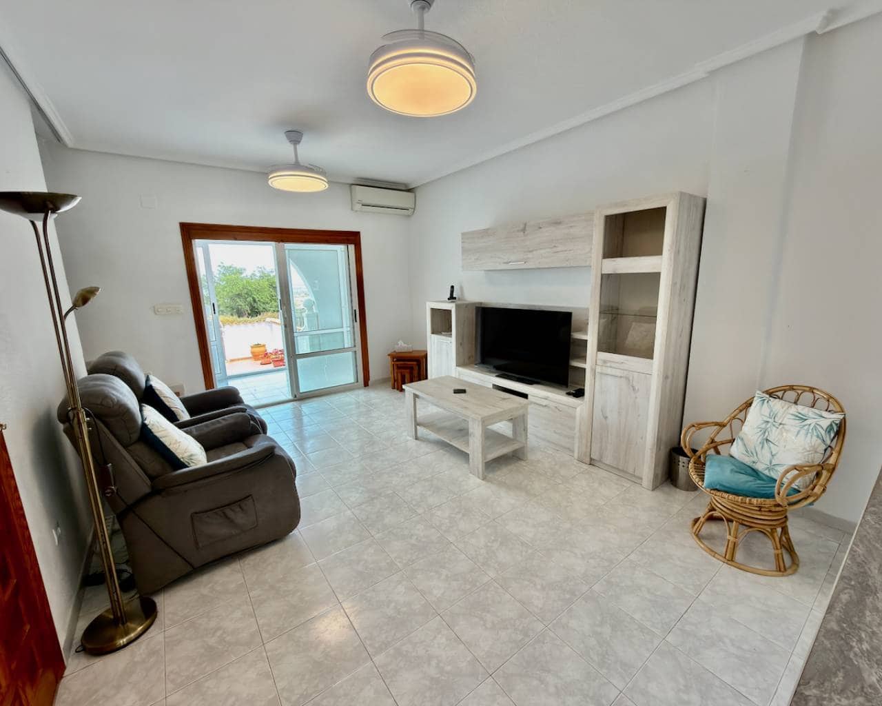 2 soverom Villa til salgs i Ciudad Quesada med svømmebasseng garasje - € 210 000 (Ref: 9800701)