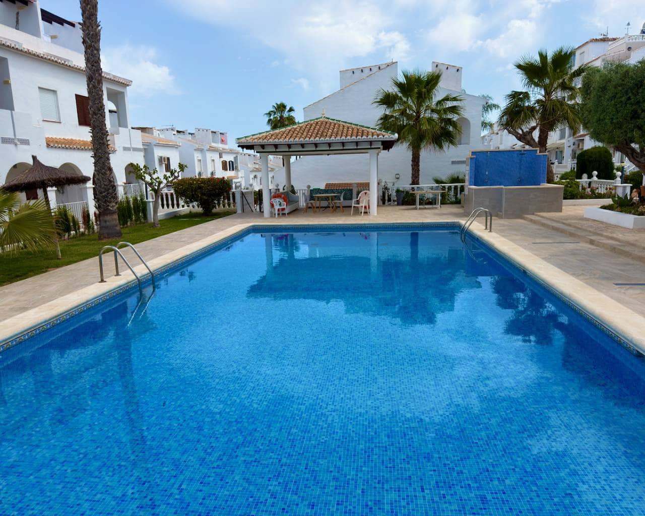 2 soverom Villa til salgs i Ciudad Quesada med svømmebasseng garasje - € 210 000 (Ref: 9800701)