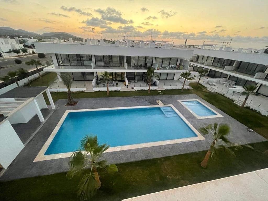 3 quarto Penthouse para venda em Mar de Cristal com piscina - 325 000 € (Ref: 9809400)