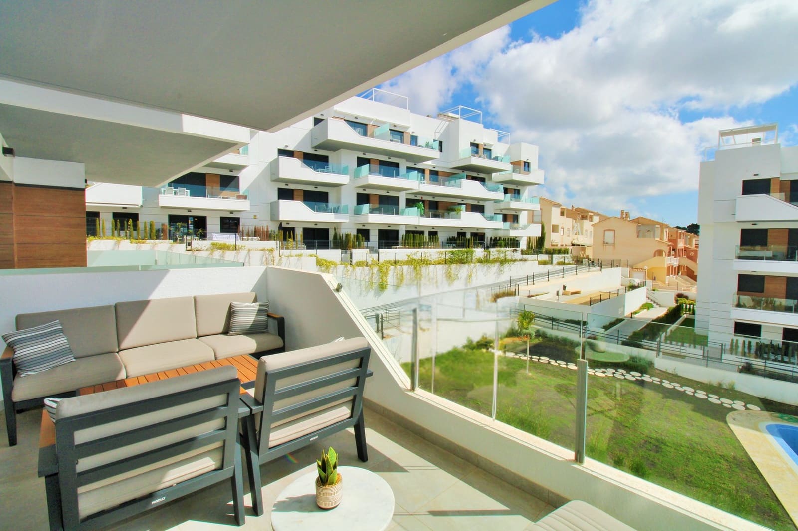2 Zimmer Apartment zu verkaufen in Villamartin mit Pool Garage - 225.000 € (Ref: 9821174)