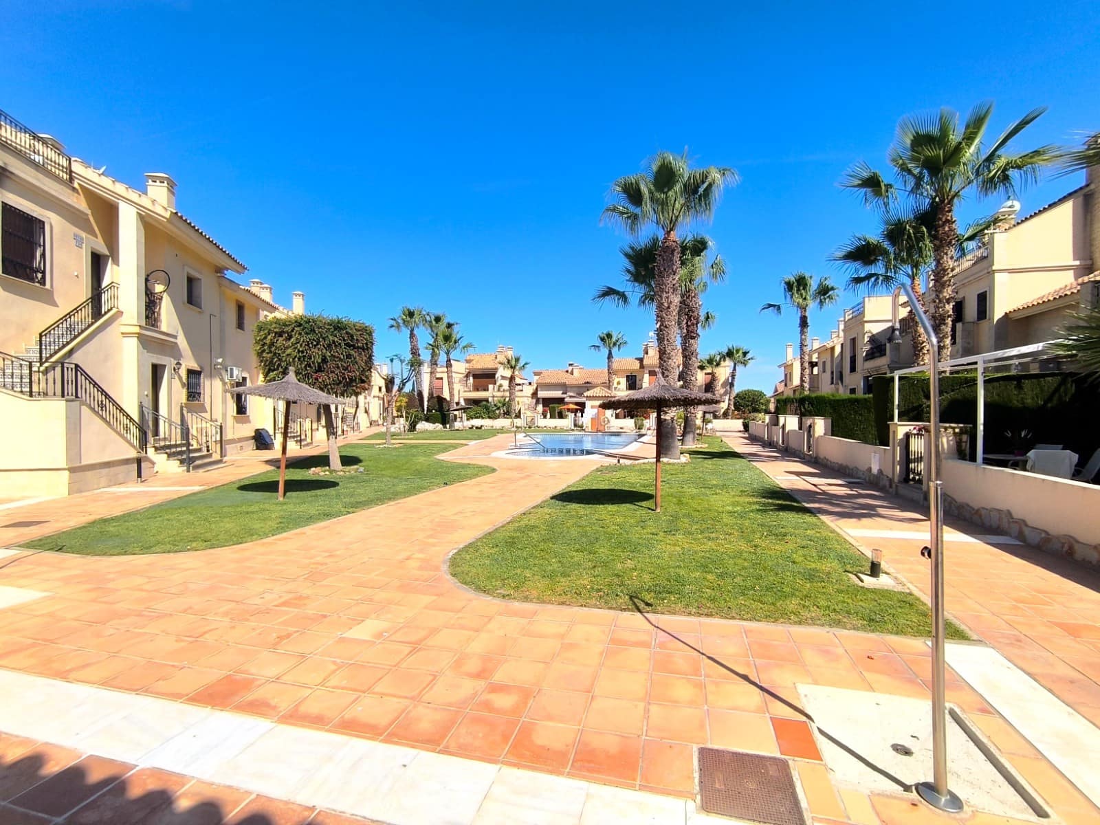 2 soveværelse Bungalow til salg i Algorfa med swimmingpool garage - € 249.950 (Ref: 9828883)