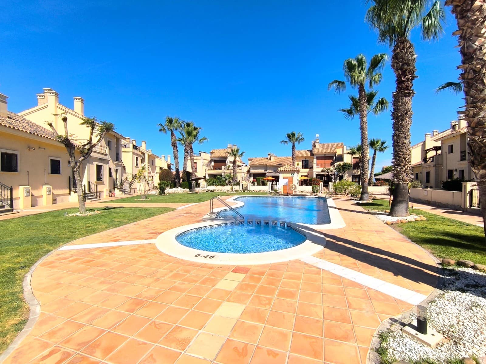 2 soveværelse Bungalow til salg i Algorfa med swimmingpool garage - € 249.950 (Ref: 9828883)