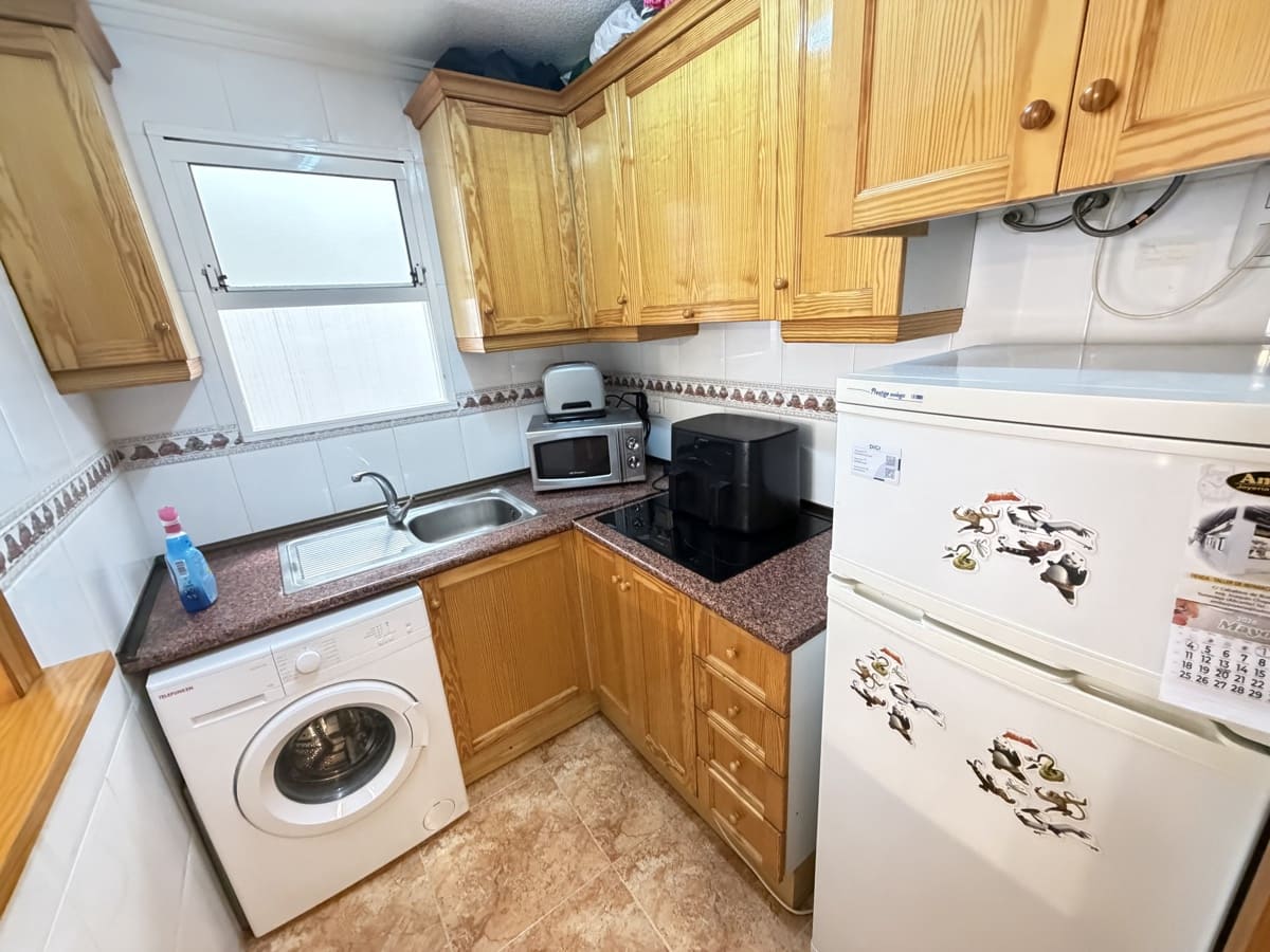 2 makuuhuone Huoneisto myytävänä paikassa Torrevieja mukana uima-altaan - 150 000 € (Ref: 9831983)