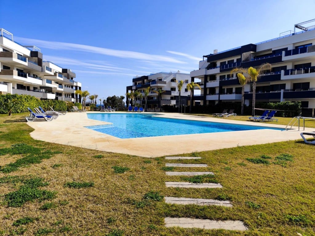2 makuuhuone Huoneisto myytävänä paikassa Orihuela Costa mukana uima-altaan - 339 000 € (Ref: 9834042)