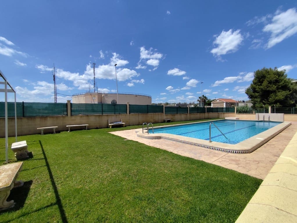 2 soverom Leilighet til salgs i Torrevieja med svømmebasseng - € 165 000 (Ref: 9838264)
