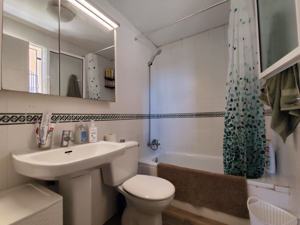2 soverom Leilighet til salgs i Torrevieja med svømmebasseng - € 165 000 (Ref: 9838265)