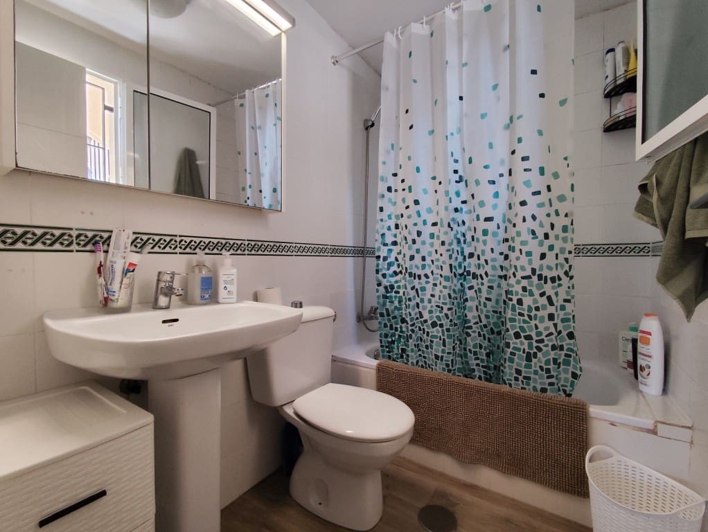 2 soverom Leilighet til salgs i Torrevieja med svømmebasseng - € 165 000 (Ref: 9838265)