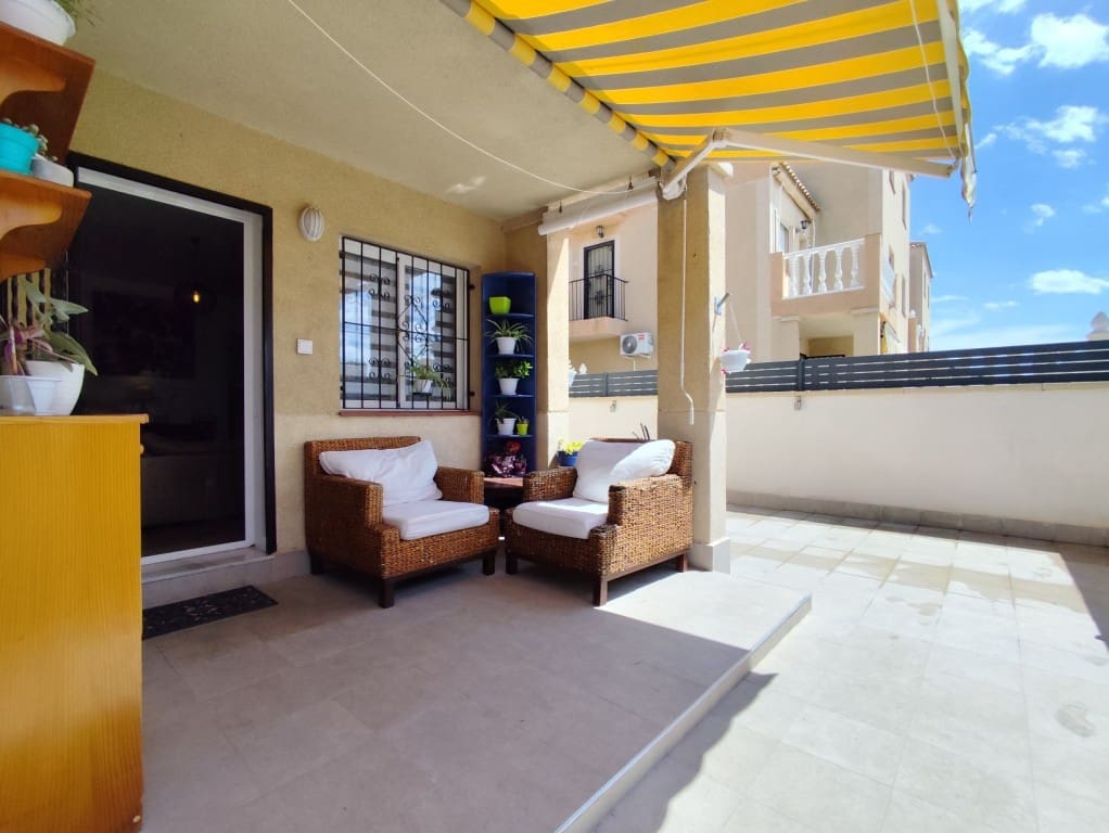 2 soverom Leilighet til salgs i Torrevieja med svømmebasseng - € 165 000 (Ref: 9838265)
