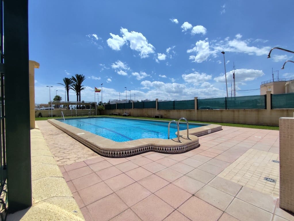 2 soverom Leilighet til salgs i Torrevieja med svømmebasseng - € 165 000 (Ref: 9838265)
