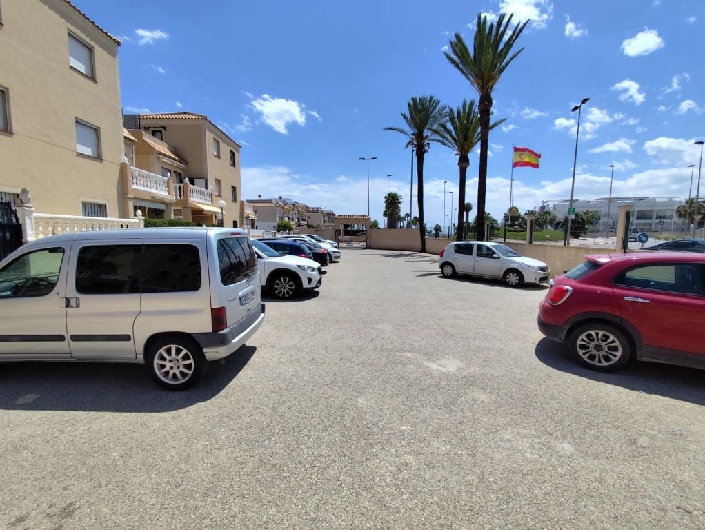 2 soverom Leilighet til salgs i Torrevieja med svømmebasseng - € 165 000 (Ref: 9838265)
