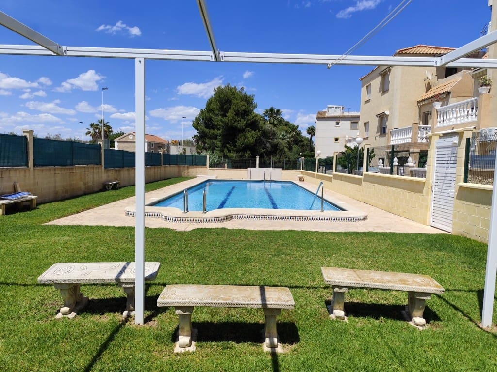 2 soverom Leilighet til salgs i Torrevieja med svømmebasseng - € 165 000 (Ref: 9838265)
