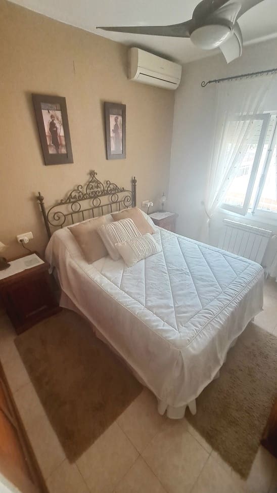 Chalet de 3 habitaciones en Villamartin en venta con piscina garaje - 364.950 € (Ref: 9840879)