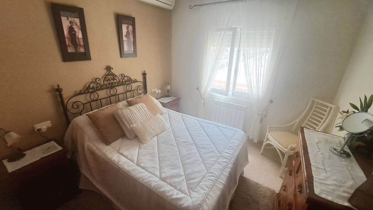 Chalet de 3 habitaciones en Villamartin en venta con piscina garaje - 364.950 € (Ref: 9840879)