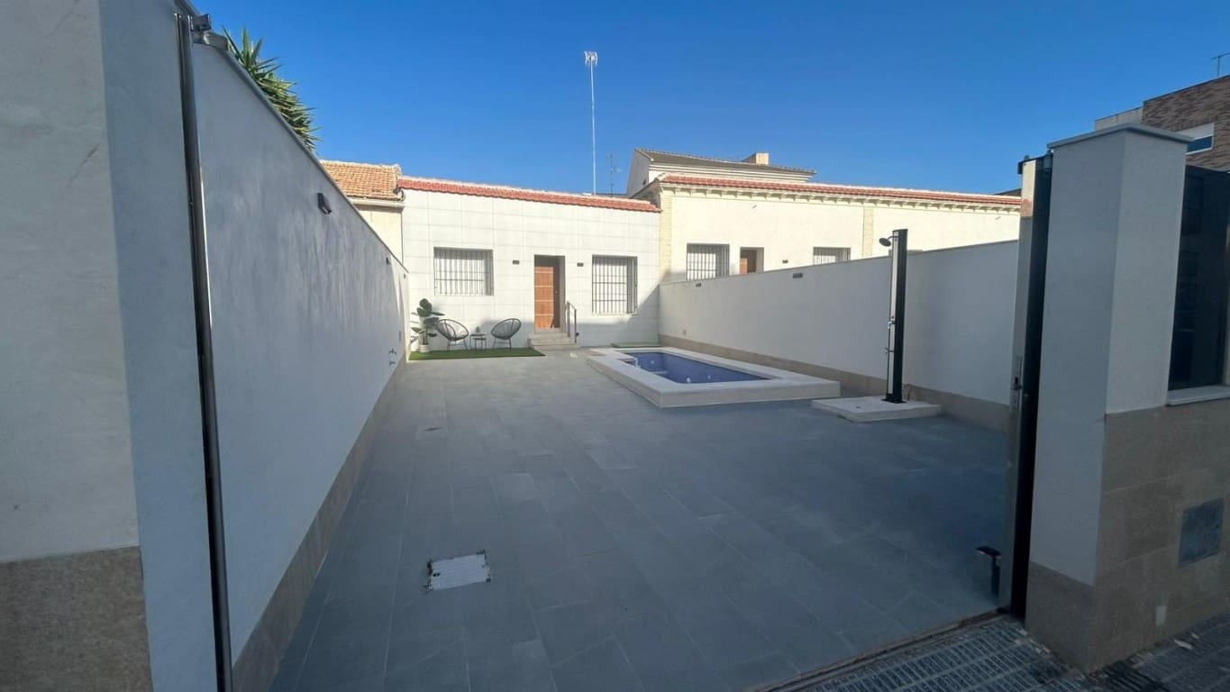 3 bedroom Villa for sale in San Javier with pool - € 270,000 (Ref: 9844405)