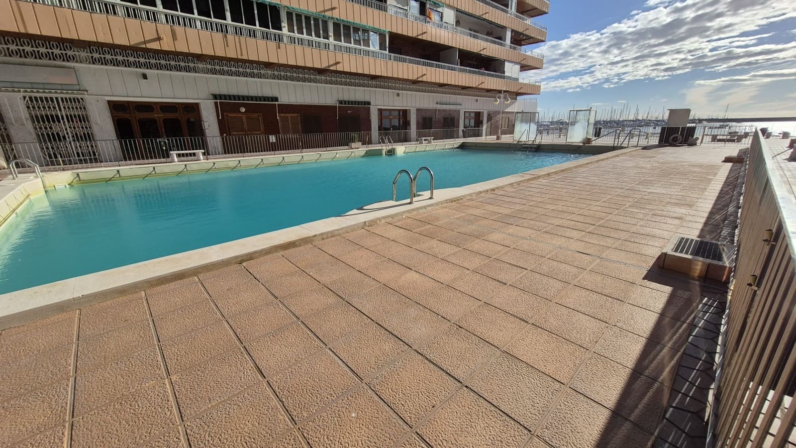 3 Zimmer Apartment zu verkaufen in Torrevieja mit Pool Garage - 214.000 € (Ref: 9862260)