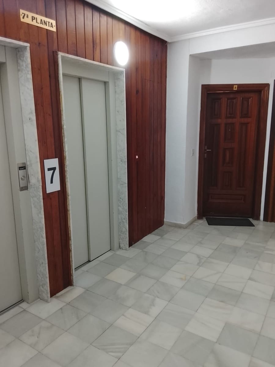 3 Zimmer Apartment zu verkaufen in Torrevieja mit Pool Garage - 214.000 € (Ref: 9862260)
