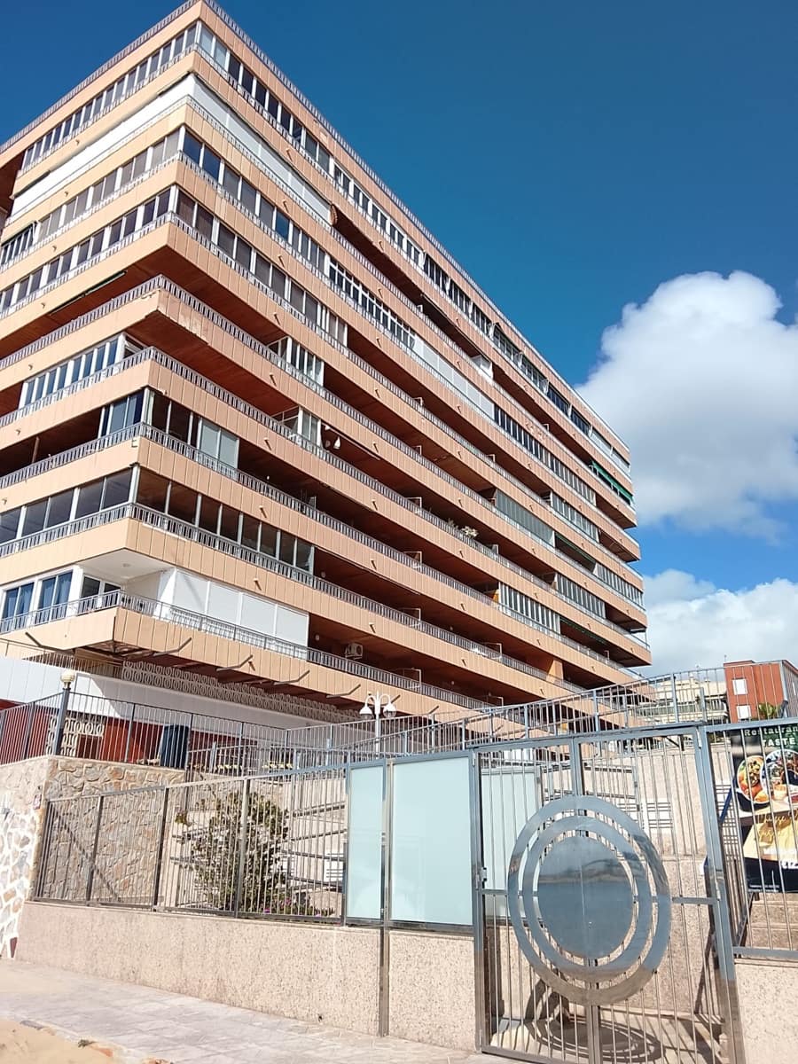 3 Zimmer Apartment zu verkaufen in Torrevieja mit Pool Garage - 214.000 € (Ref: 9862260)