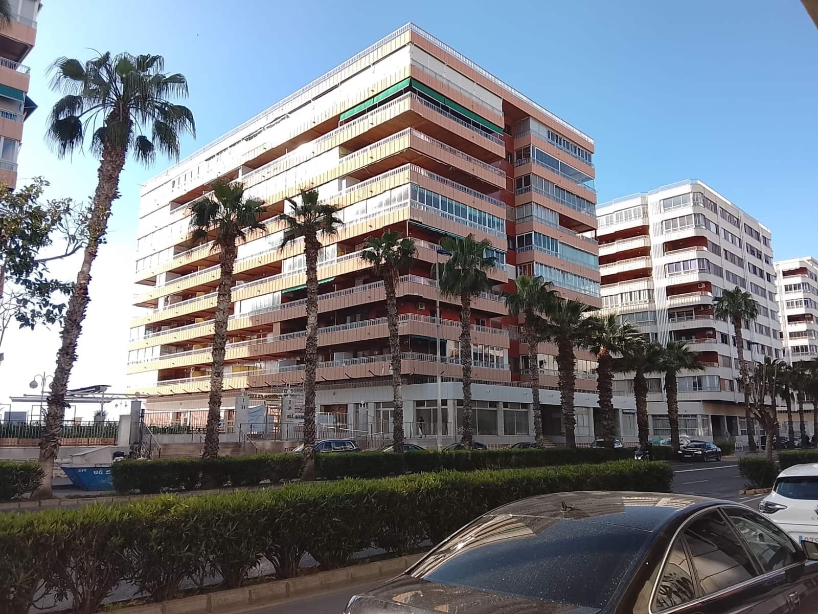 3 Zimmer Apartment zu verkaufen in Torrevieja mit Pool Garage - 214.000 € (Ref: 9862260)