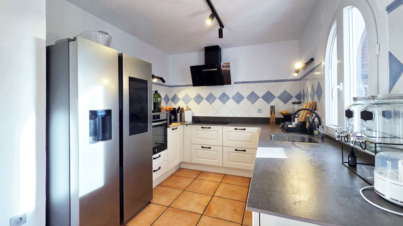 5 sypialnia Willa na sprzedaż w Altea z basenem garażem - 1 650 000 € (Ref: 9862287)