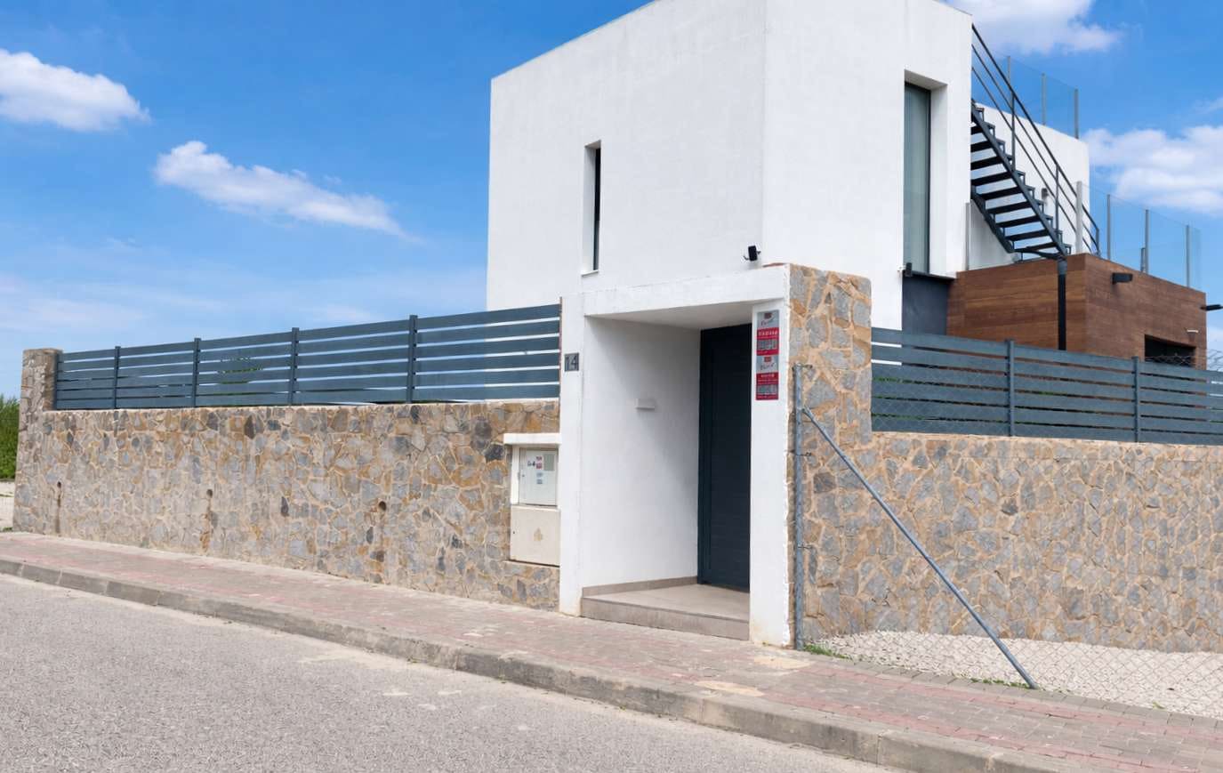 3 bedroom Villa for sale in Algorfa with pool garage - € 578,999 (Ref: 9870224)