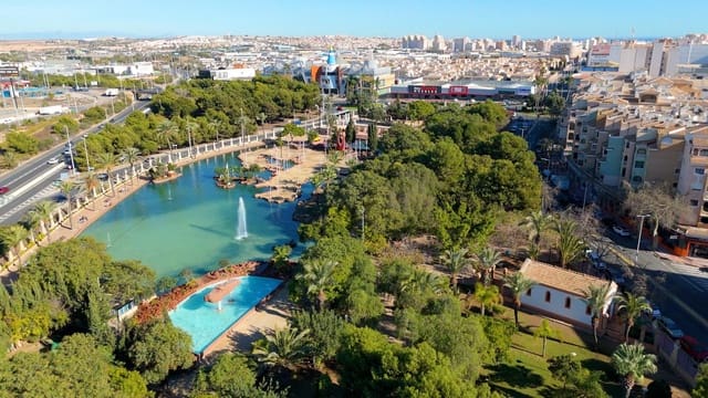 2 quarto Apartamento para venda em Puerto Deportivo, Torrevieja com garagem - 150 000 € (Ref: 9873769)